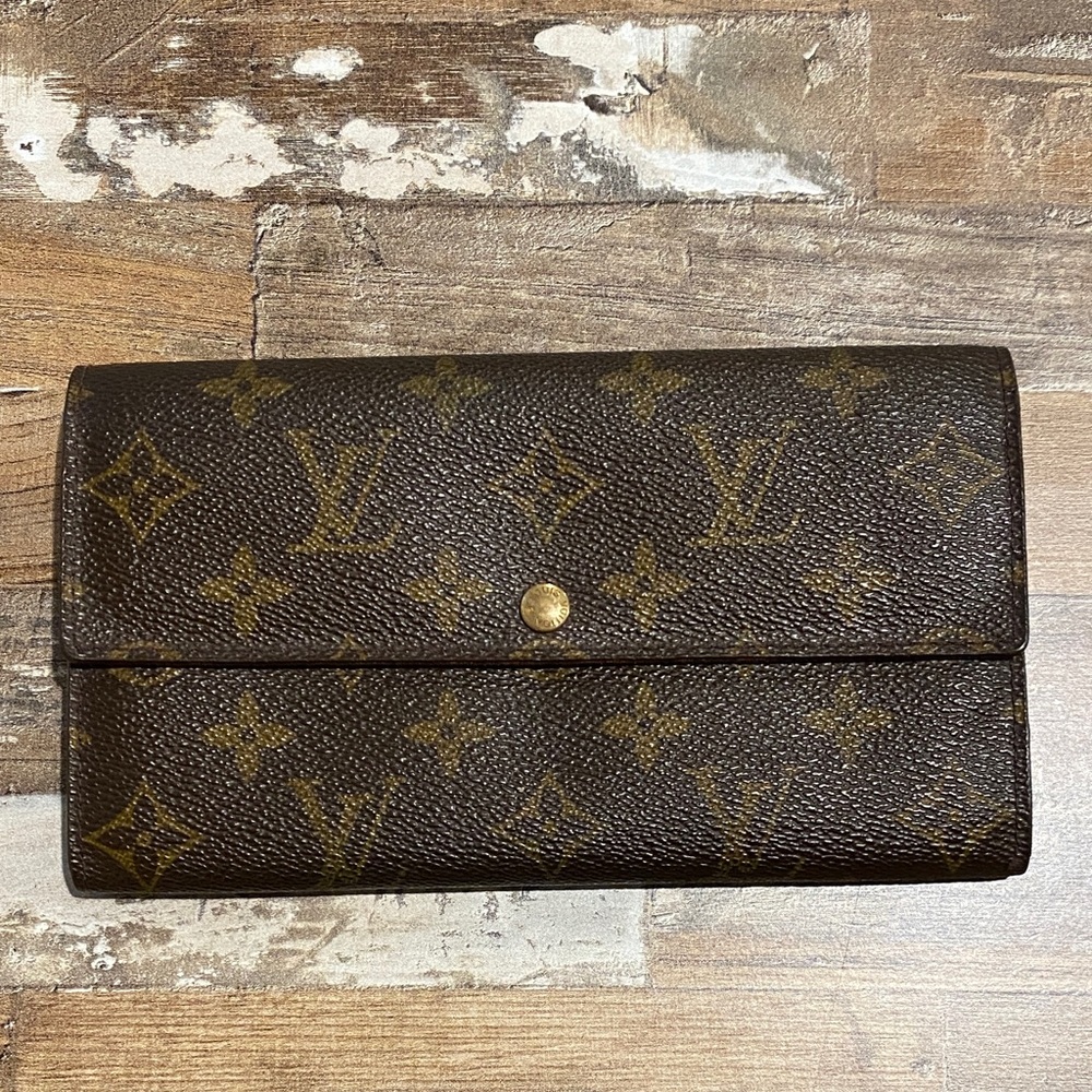 Louis Vuitton Monogram Sarah Wallet